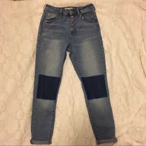 Pacsun medium washed jeans with a patch.